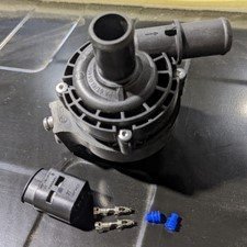BOSCH 12V WATER PUMP WITH CONNECTORS
